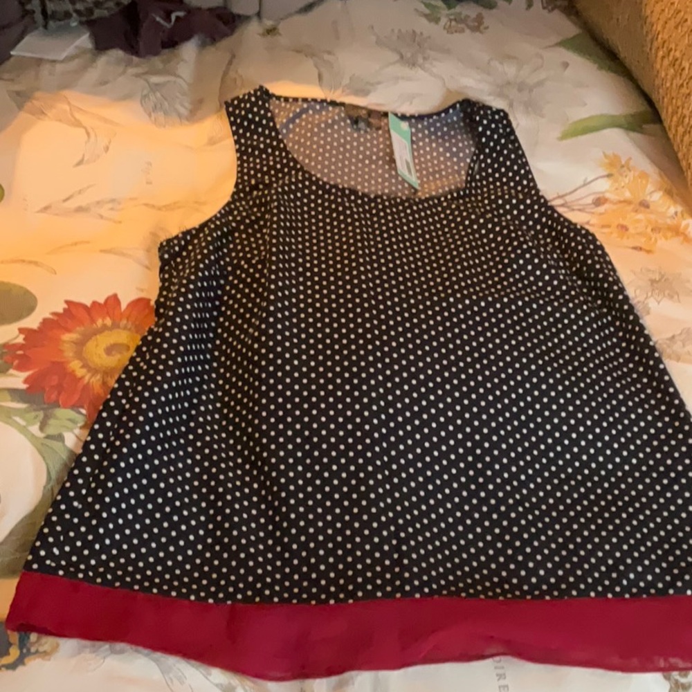 Stitch Fix NWT polka dot tank with burgundy trim from Market & Spruce size med